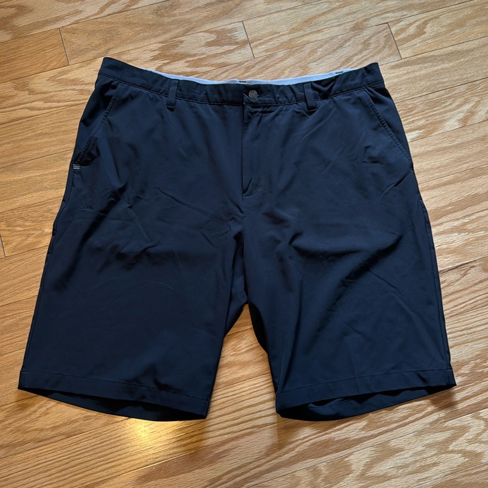 Adidas men’s black golf shorts with grippy waist band and back pockets
